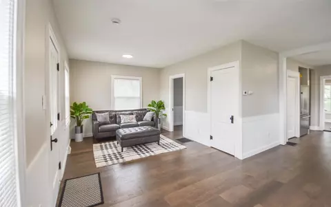 Entry Way - 377 Marshall, Coldwater, MI 49036 photo 7 of 11