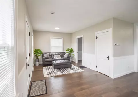 Entry Way - 377 Marshall, Coldwater, MI 49036 photo 5 of 11