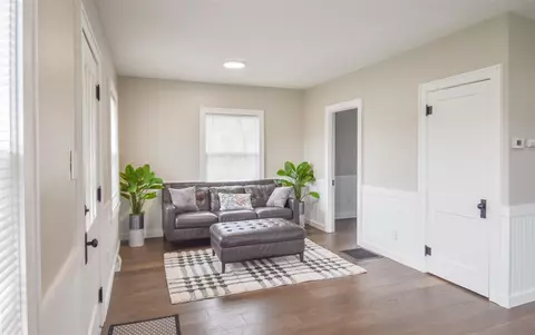Entry Way - 377 Marshall, Coldwater, MI 49036 photo 8 of 11