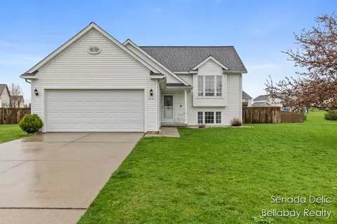7121 Shady Knl, Caledonia, MI 49316