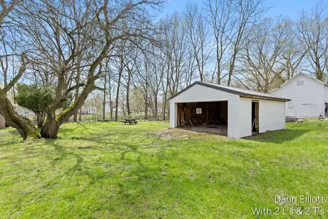 Exterior - 633 E Main, Ionia, MI 48846 photo 7 of 9