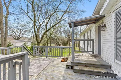 Exterior - 633 E Main, Ionia, MI 48846 photo 3 of 9