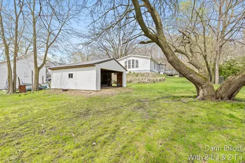 Exterior - 633 E Main, Ionia, MI 48846 photo 2 of 9