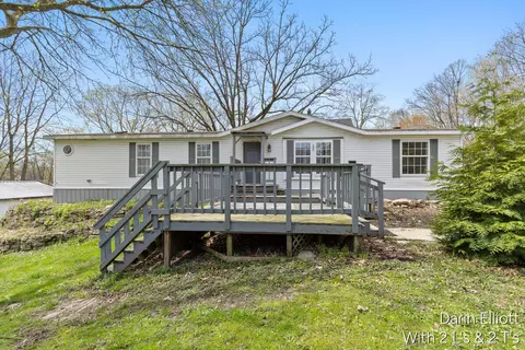 Exterior - 633 E Main, Ionia, MI 48846 photo 1 of 9