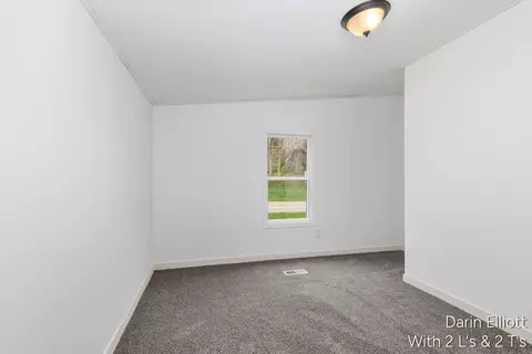 Bedroom - 633 E Main, Ionia, MI 48846 photo 4 of 4