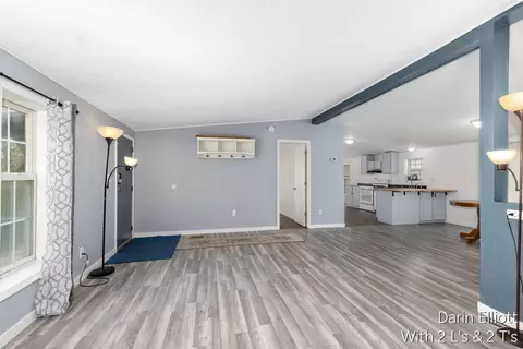 Living - 633 E Main, Ionia, MI 48846 photo 3 of 5