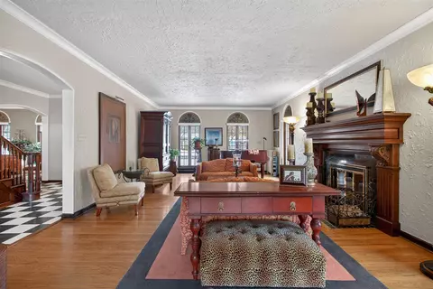 Living - 1714 4th, Jackson, MI 49203 photo 5 of 7