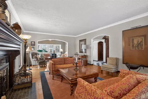Living - 1714 4th, Jackson, MI 49203 photo 3 of 7
