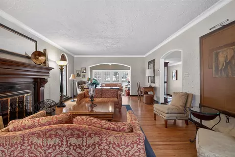 Living - 1714 4th, Jackson, MI 49203 photo 2 of 7