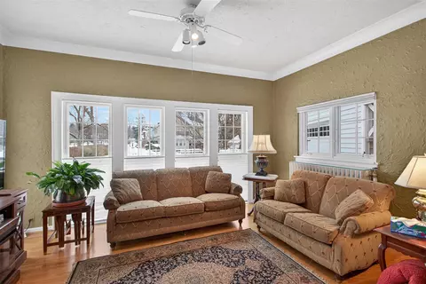 Living - 1714 4th, Jackson, MI 49203 photo 6 of 7