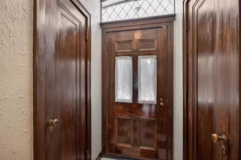 Entry Way - 1714 4th, Jackson, MI 49203 photo 4 of 11