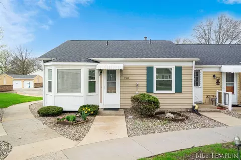 998 Village, Jenison, MI 49428
