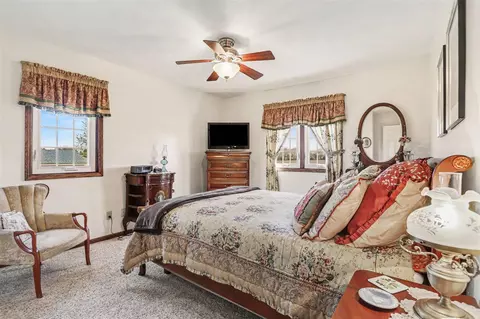 Bedroom - 8759 15 12 Mile, Marshall, MI 49068 photo 2 of 3