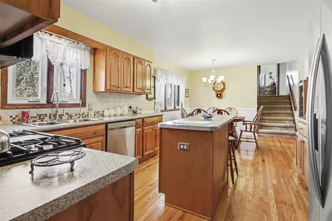 Kitchen - 8759 15 12 Mile, Marshall, MI 49068 photo 2 of 2