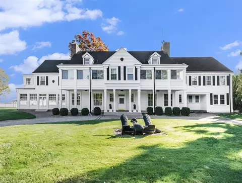 19123 Parke, Grosse Ile, MI 48138