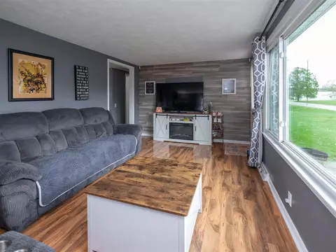 Living - 9150 Alidor, Schoolcraft, MI 49087 photo 3 of 5