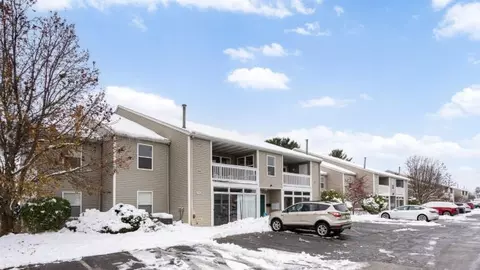 3151 Poplar Crk #104, Grand Rapids, MI 49512