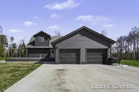 3233 Becker, Muskegon, MI 49445