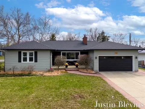 154 N Parklane, Grand Rapids, MI 49505