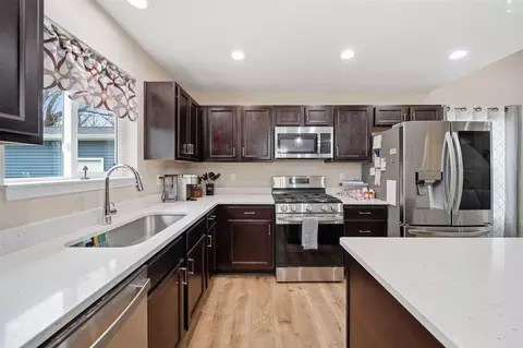 Kitchen - 5178 Stone Riv, Jackson, MI 49201 photo 1 of 5