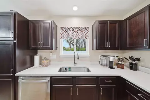 Kitchen - 5178 Stone Riv, Jackson, MI 49201 photo 5 of 5