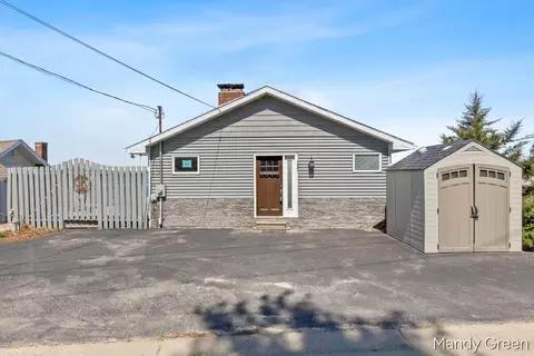 2481 S S Shr, Crystal, MI 48818