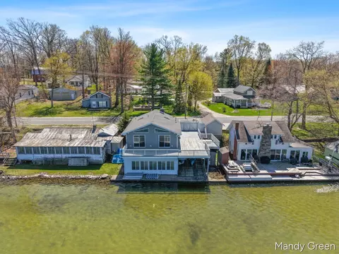 2481 S S Shr, Crystal, MI 48818
