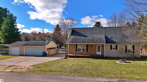 303 Wolfe, Luther, MI 49656