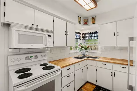 Kitchen - 326 W Chart, Plainwell, MI 49080 photo 1 of 2