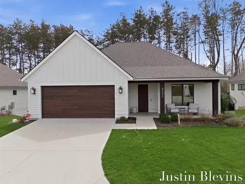 6324 Lamppost #10, Grand Rapids, MI 49546