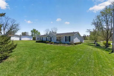 10981 Wamplers Lk, Brooklyn, MI 49230