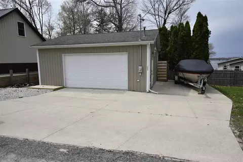 2690 Ovid, Crystal, MI 48818