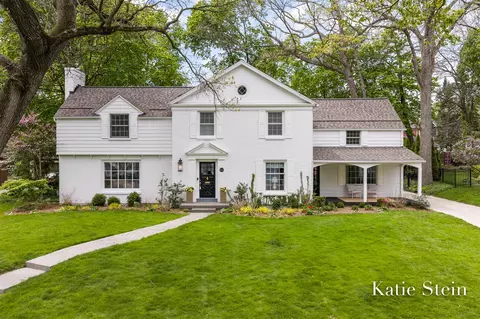 833 Gladstone, East Grand Rapids, MI 49506