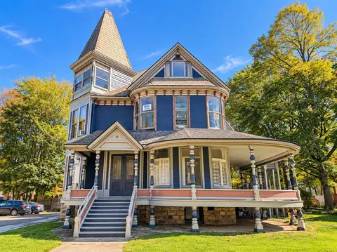 316324 Stuart, Kalamazoo, MI 49007