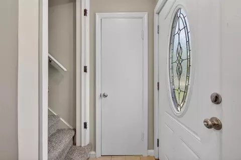 Entry Way - 937 Varden, Jackson, MI 49202 photo 5 of 5