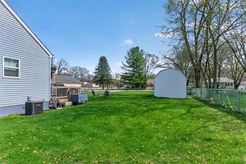 Exterior - 937 Varden, Jackson, MI 49202 photo 10 of 11