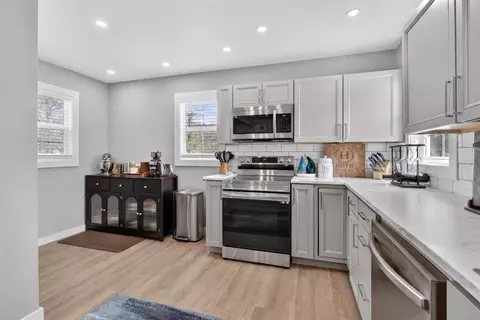 Kitchen - 937 Varden, Jackson, MI 49202 photo 4 of 4