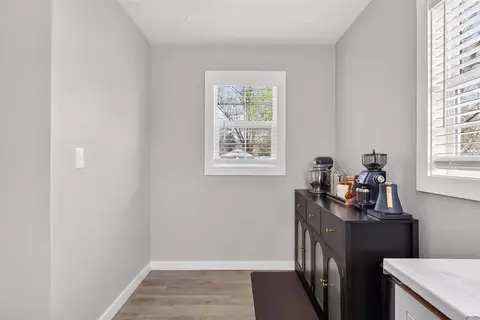 Entry Way - 937 Varden, Jackson, MI 49202 photo 3 of 5