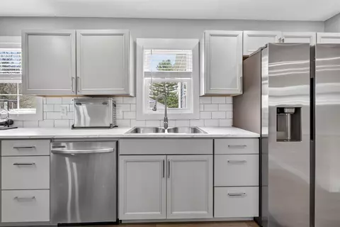 Kitchen - 937 Varden, Jackson, MI 49202 photo 3 of 4