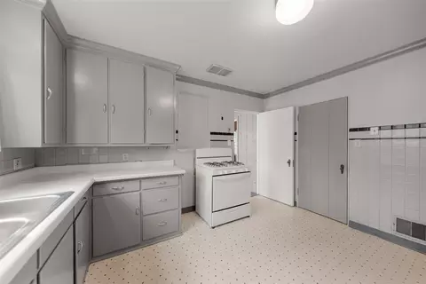 Kitchen - 17 Angle, Update, IN 46350 photo 3 of 3