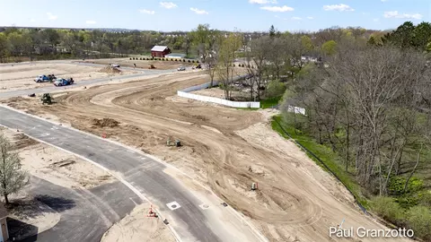 5575 Black Berry Blf, Kentwood, MI 49512