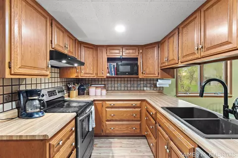 Kitchen - 19785 Daggett, Conklin, MI 49403 photo 4 of 5