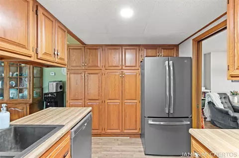 Kitchen - 19785 Daggett, Conklin, MI 49403 photo 5 of 5