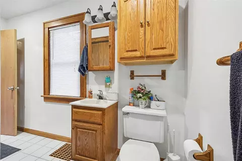Bath - 1554 W Ellis, Belding, MI 48809 photo 2 of 3