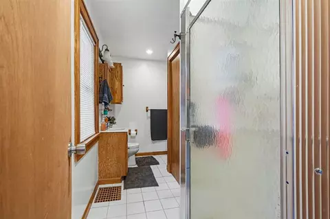 Bath - 1554 W Ellis, Belding, MI 48809 photo 1 of 3