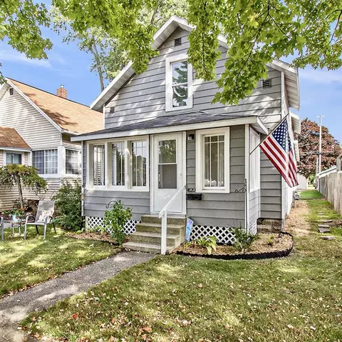 420 N Robert, Ludington, MI 49431