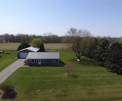 1535 W Kinley, Saint Johns, MI 48879