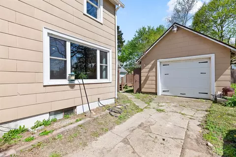 418 Ormsby, Adrian, MI 49221 photo 34