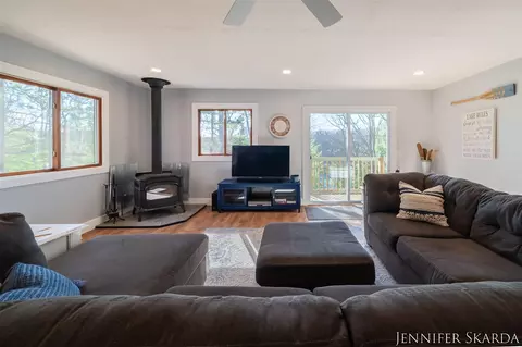 Living - 9341 S Oxeye, Baldwin, MI 49304 photo 5 of 5