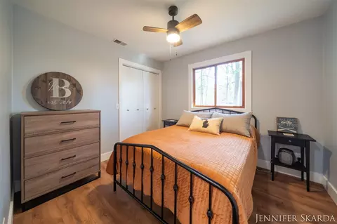 Bedroom - 9341 S Oxeye, Baldwin, MI 49304 photo 4 of 6